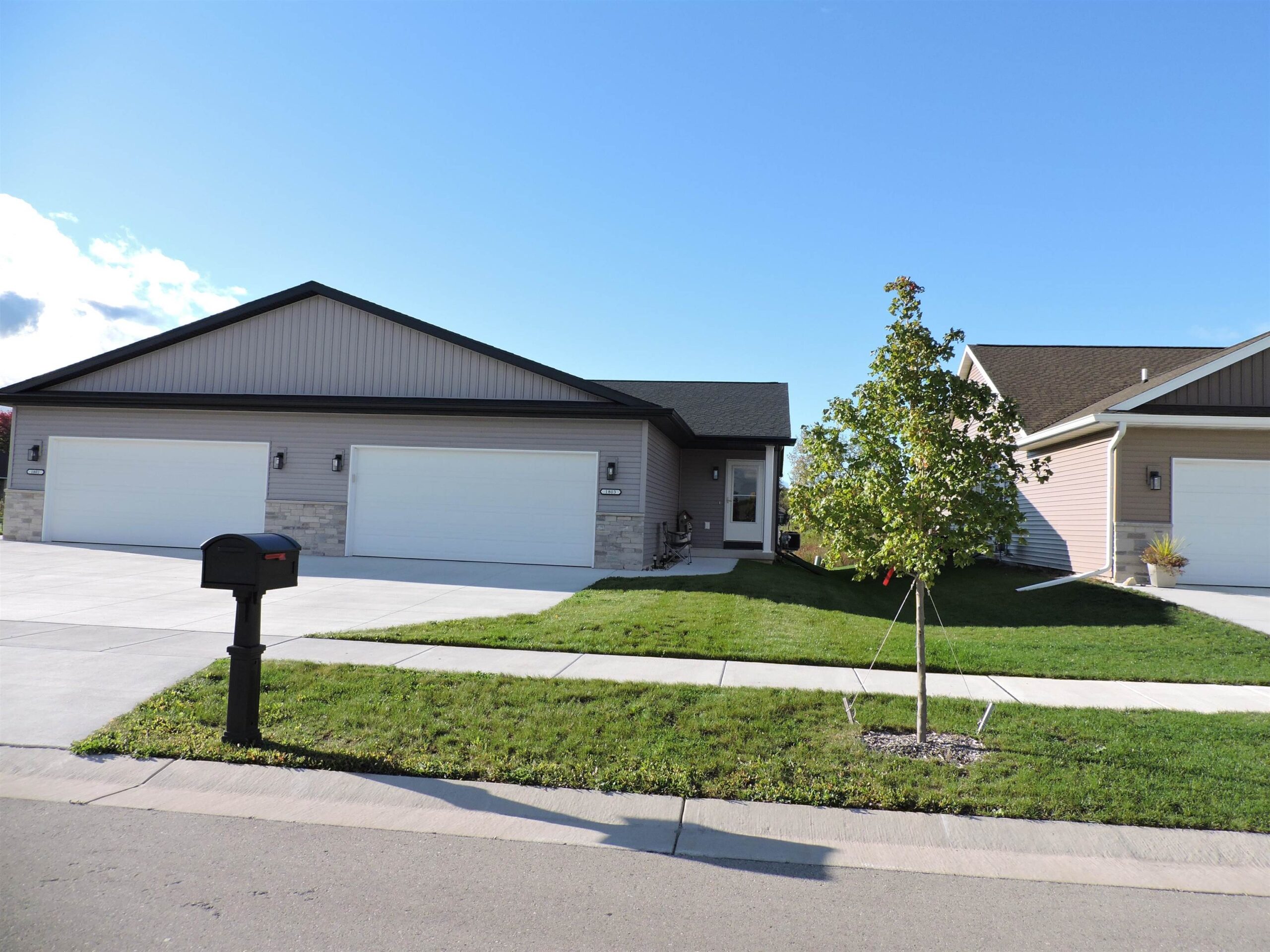 1803 FAIRLAWN Court property preview photograph