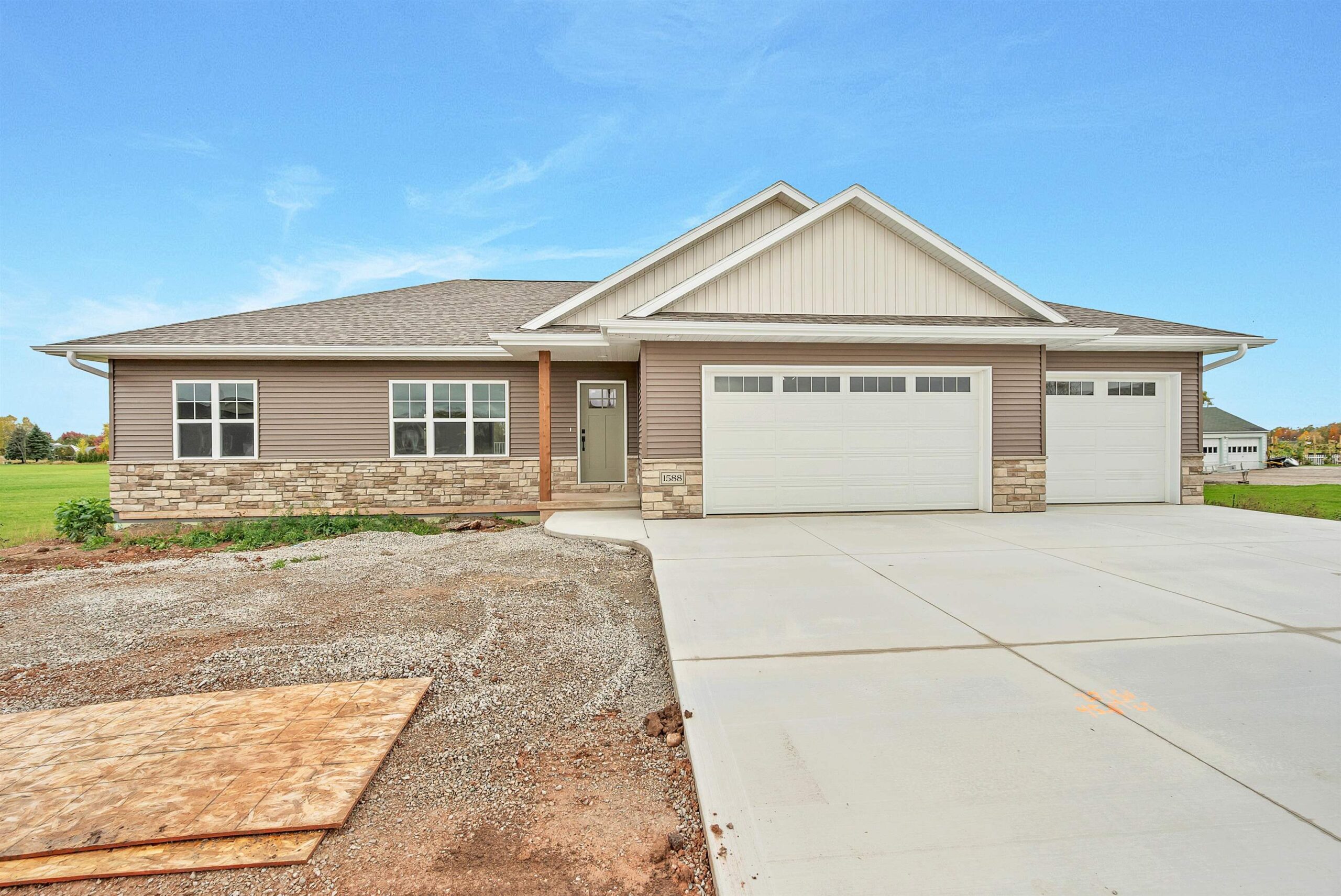 1588 ONTARIO Road property preview photograph