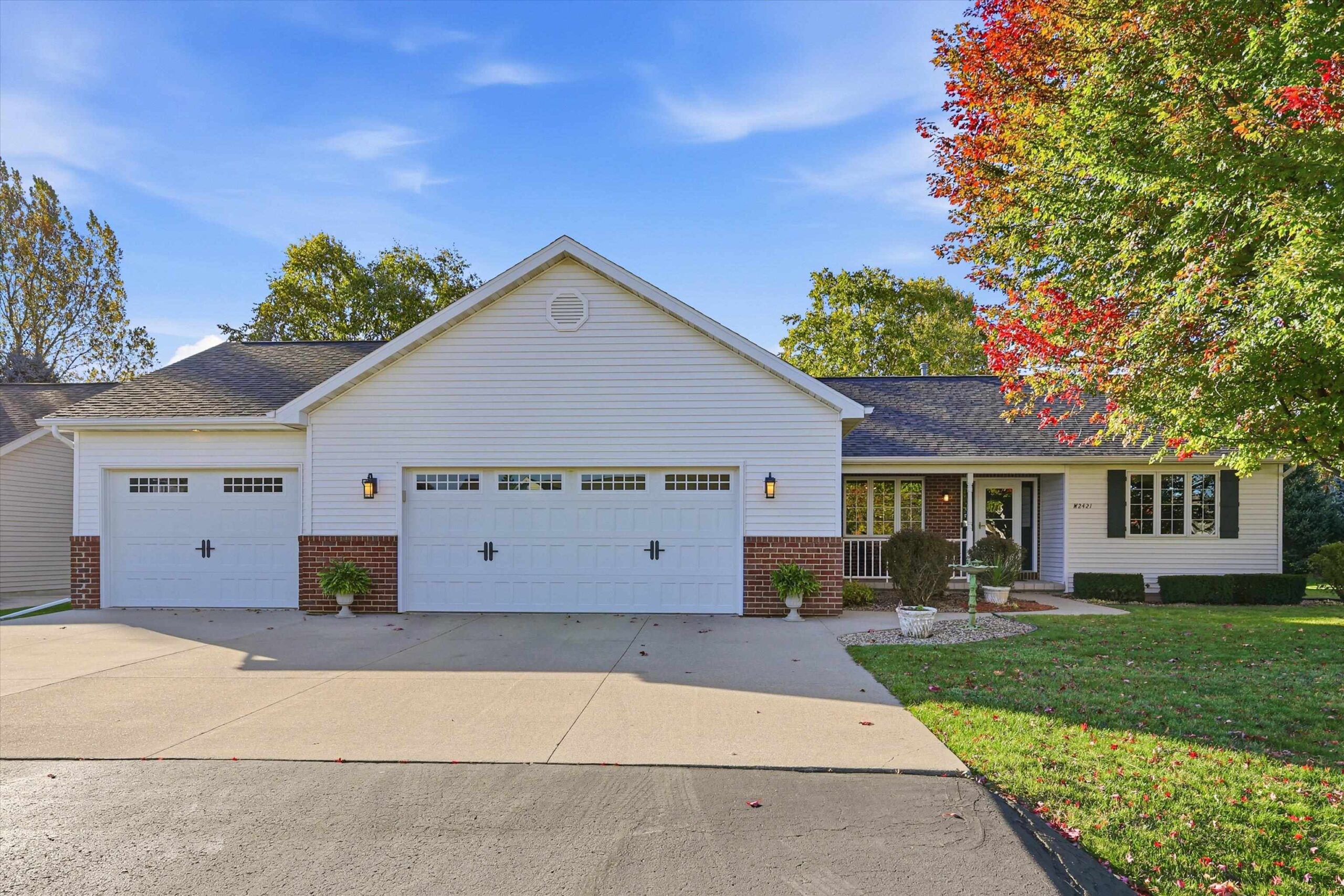 W2421 HICKORY PARK Drive property preview photograph