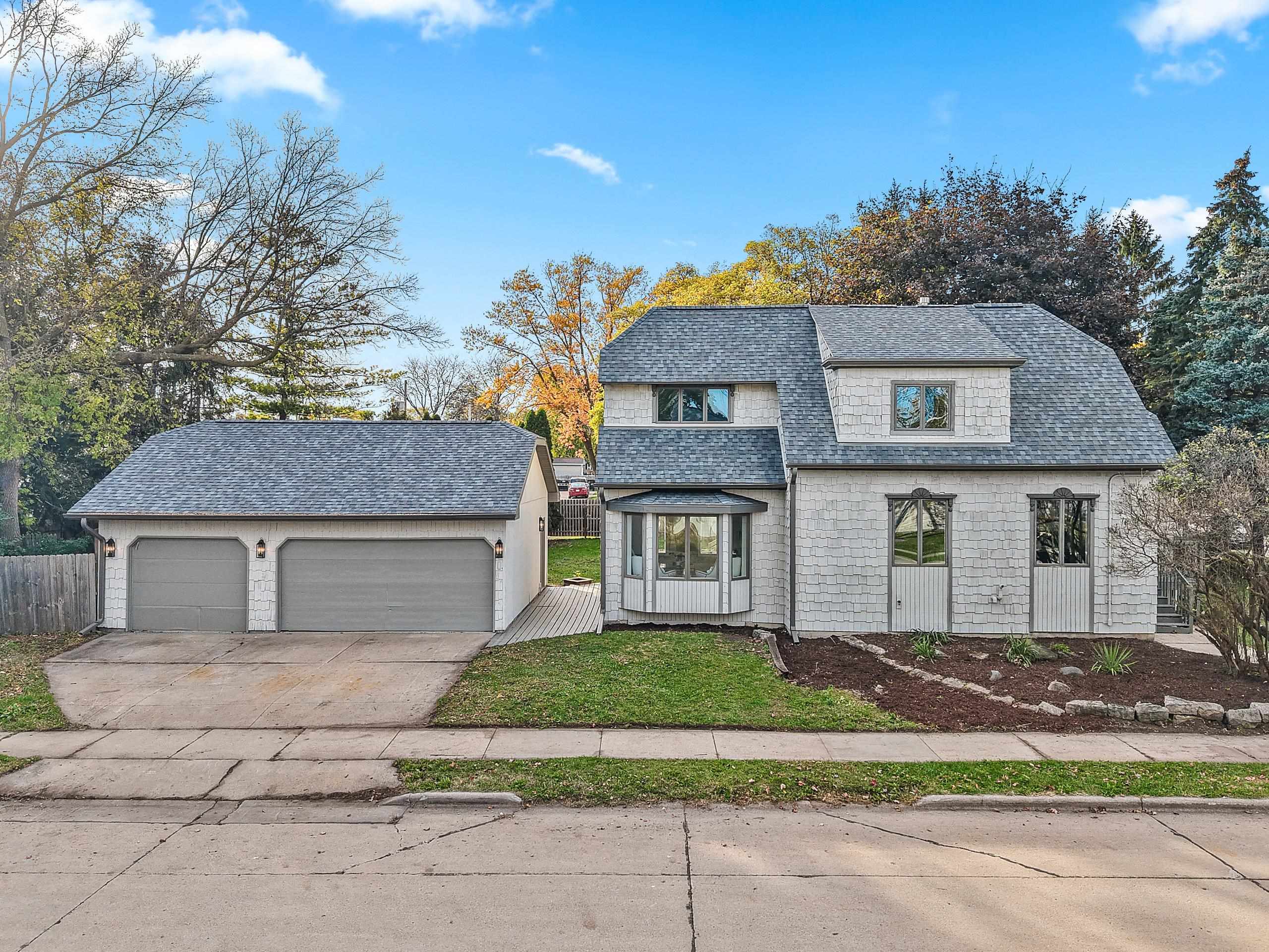 105 S LARK Street property preview photograph