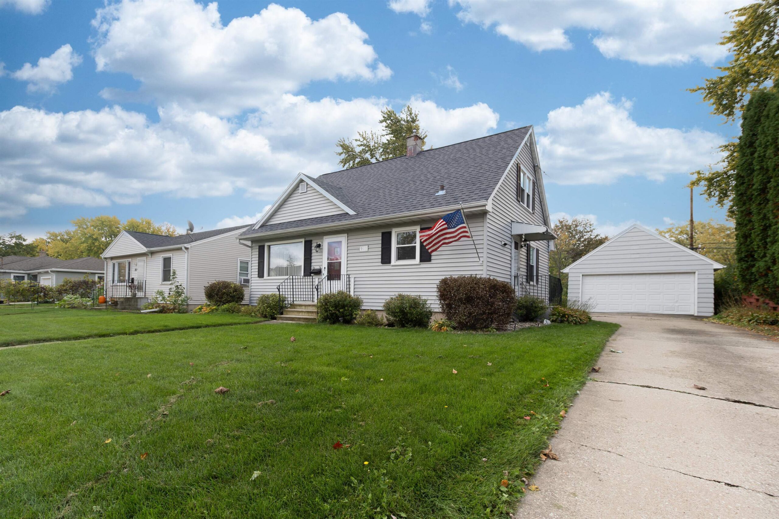 911 SHERRY Street property preview photograph
