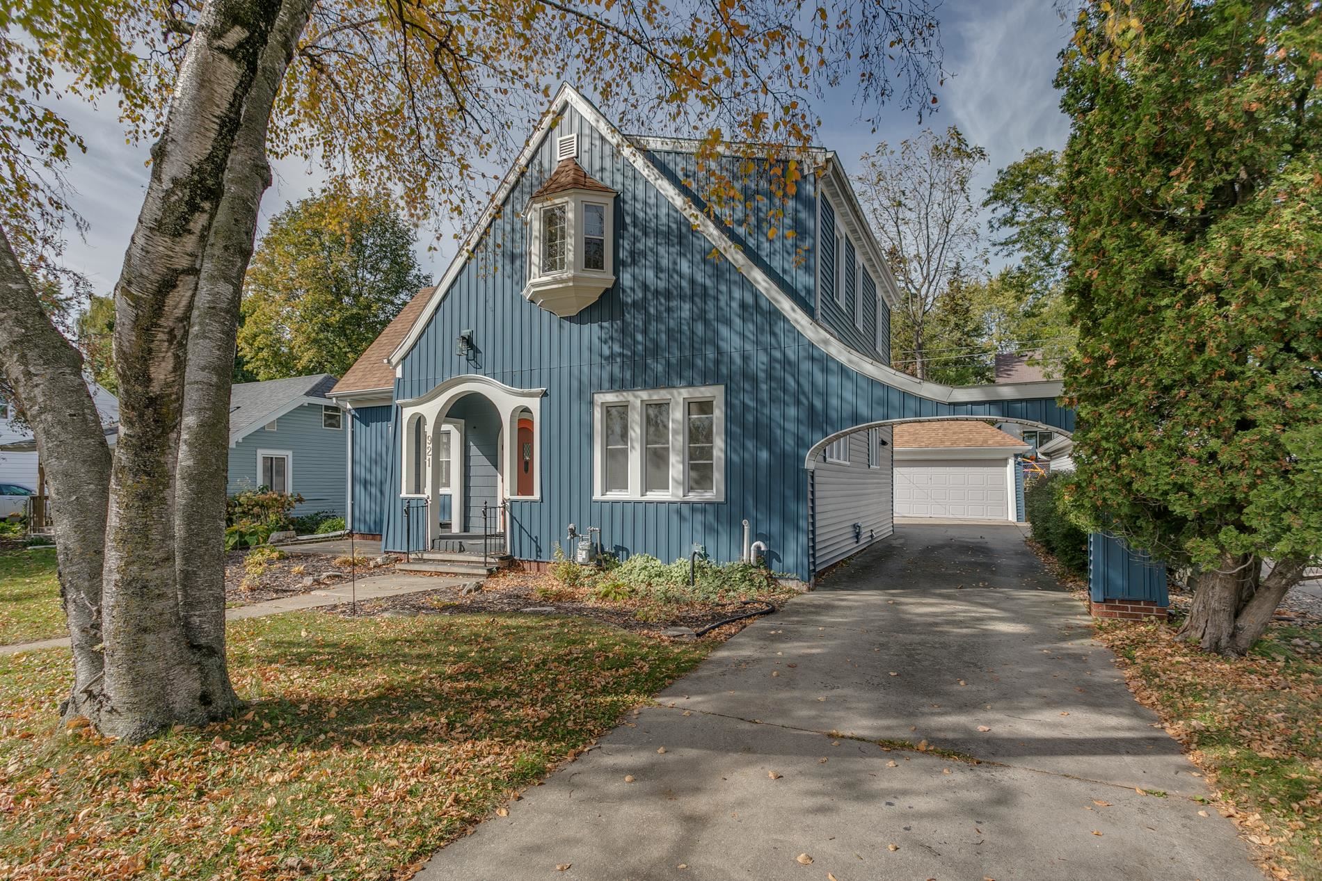 921 WILSON Street property preview photograph