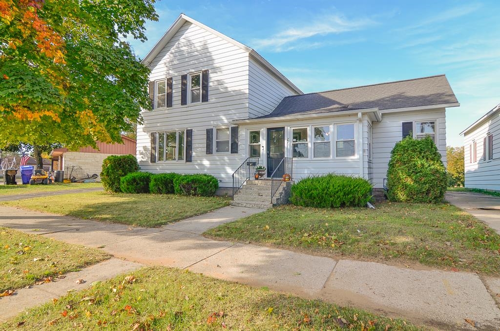 271 W FRONT Street property preview photograph