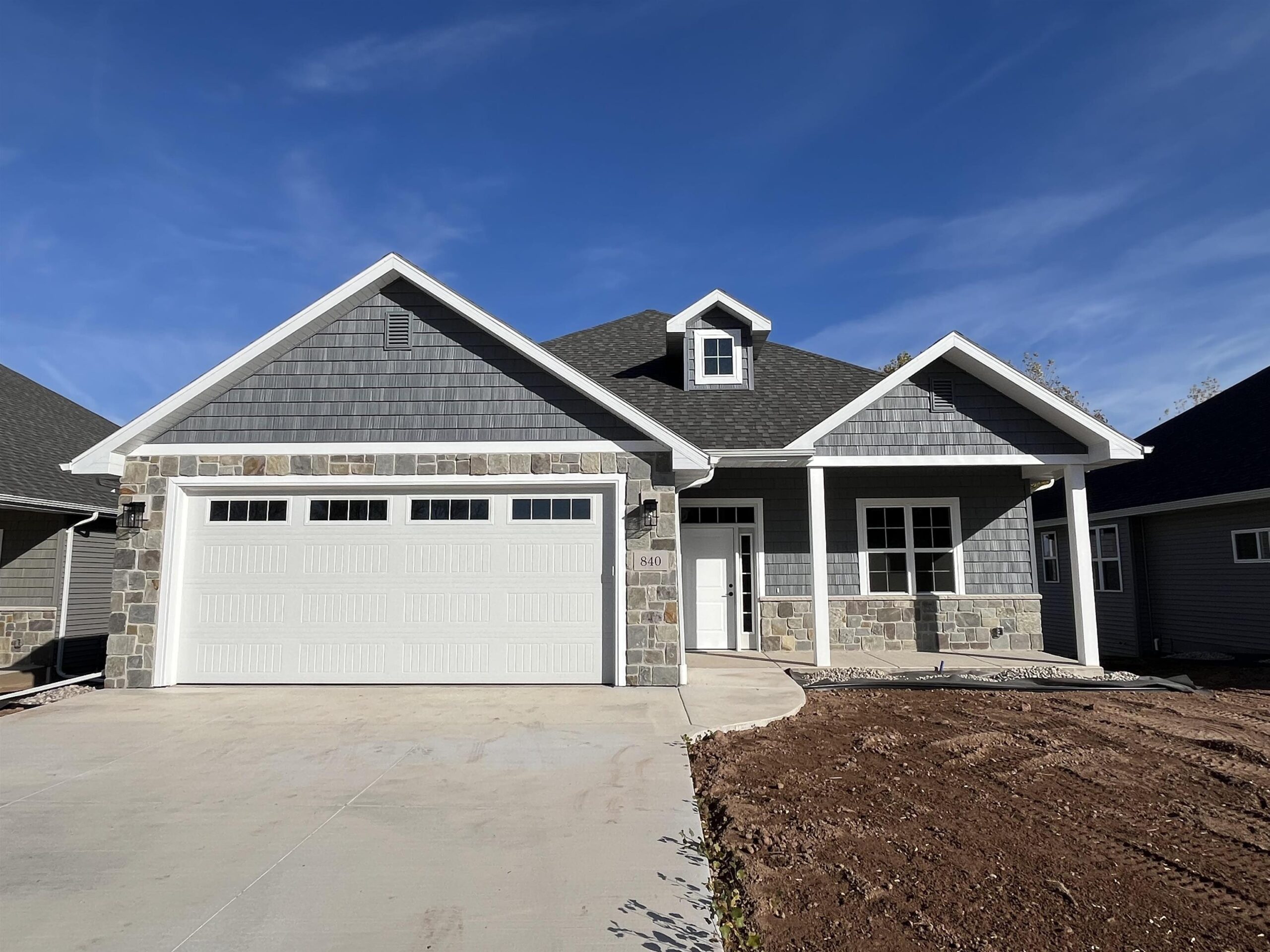 840 W NOVA Way property preview photograph