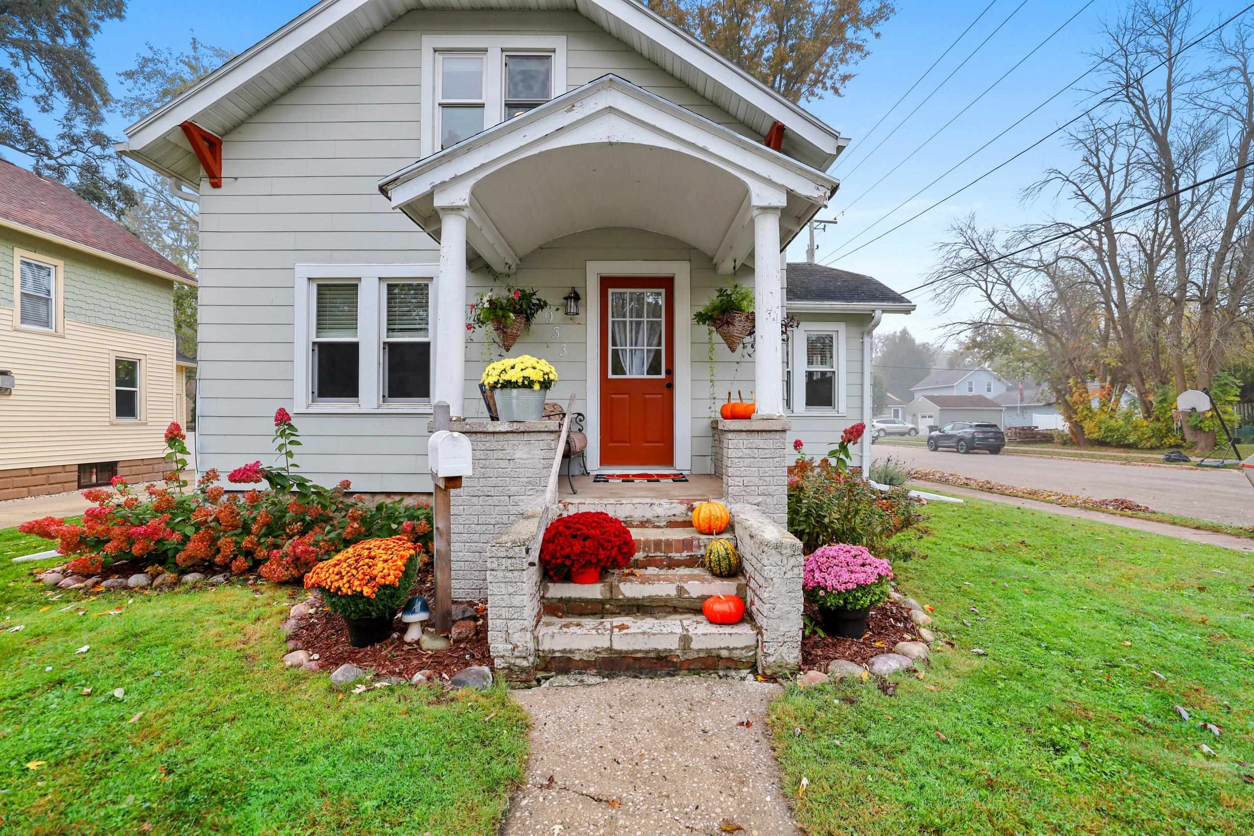 933 W SPRING Street property preview photograph
