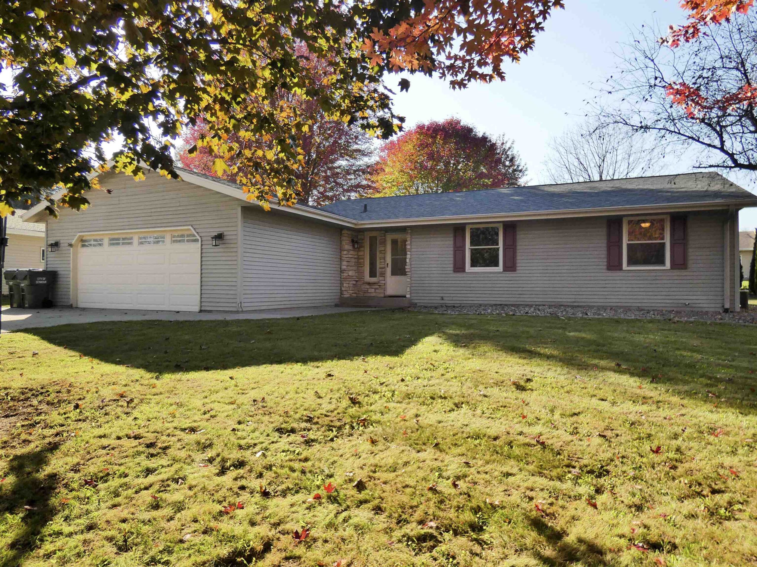727 WOODSIDE Drive property preview photograph