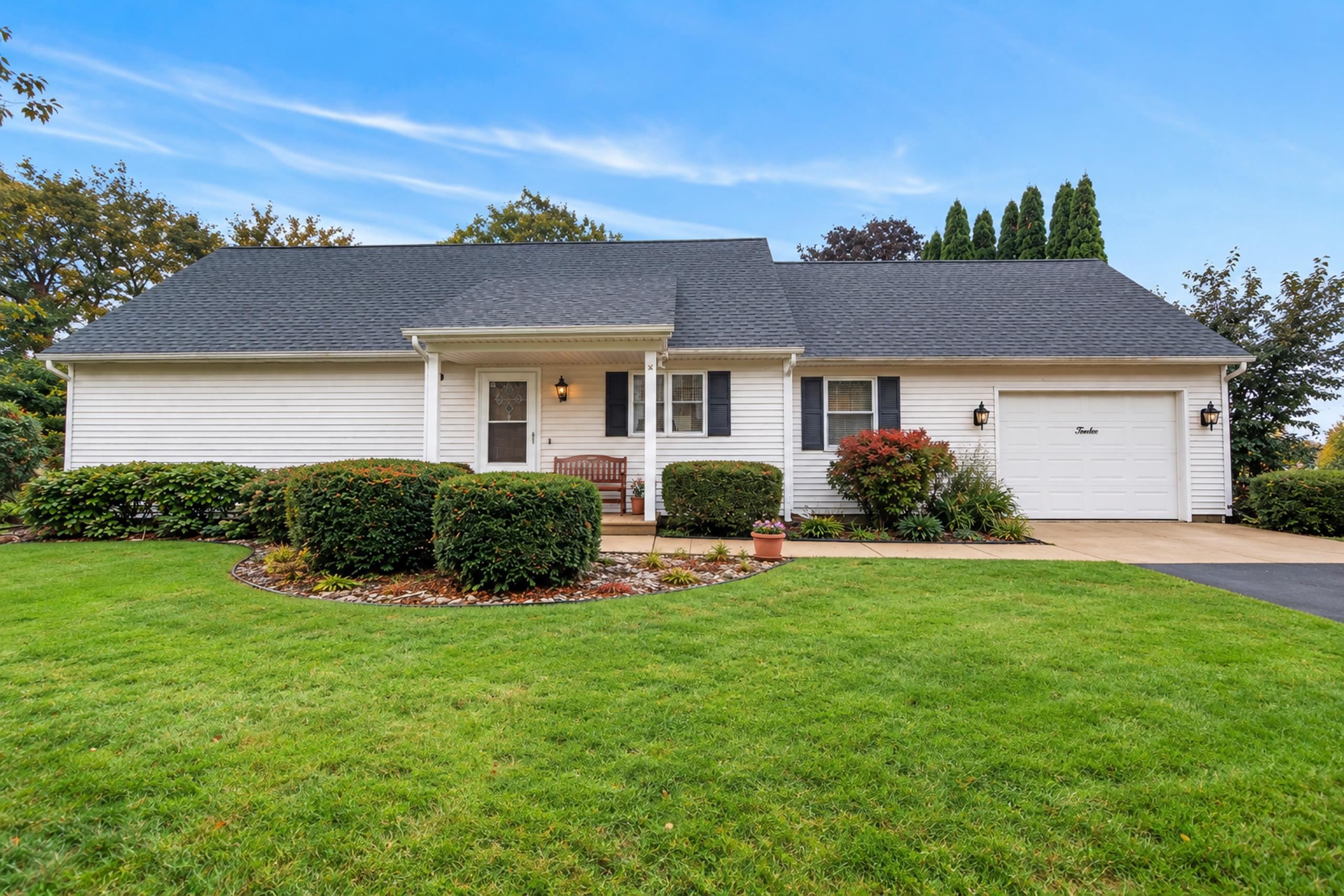 12 LINDEN Circle property preview photograph