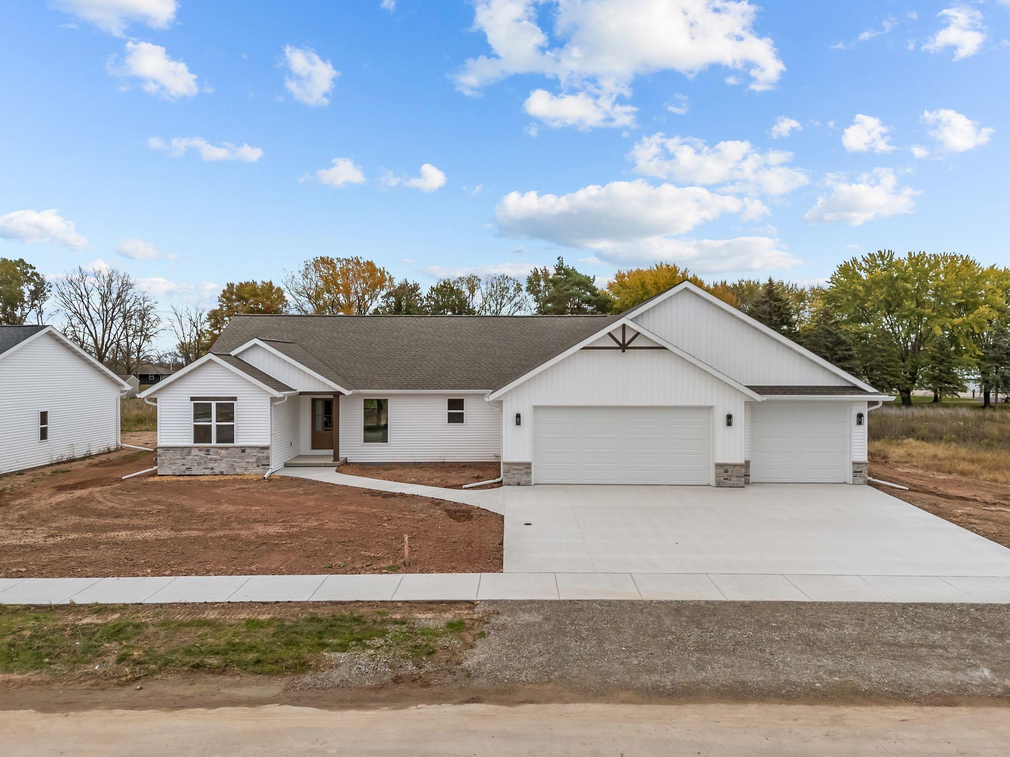 N8856 GALWAY Lane property preview photograph