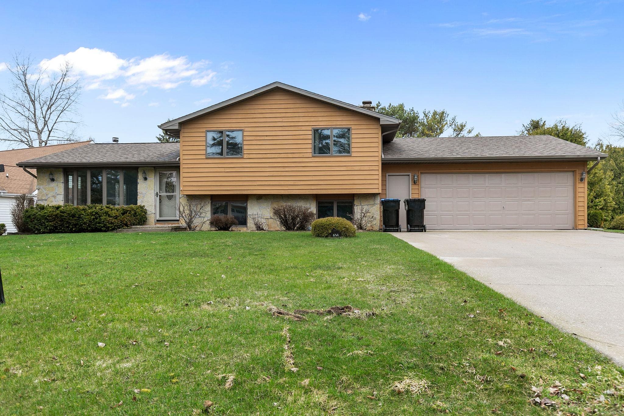 634 E WALNUT Place property preview photograph