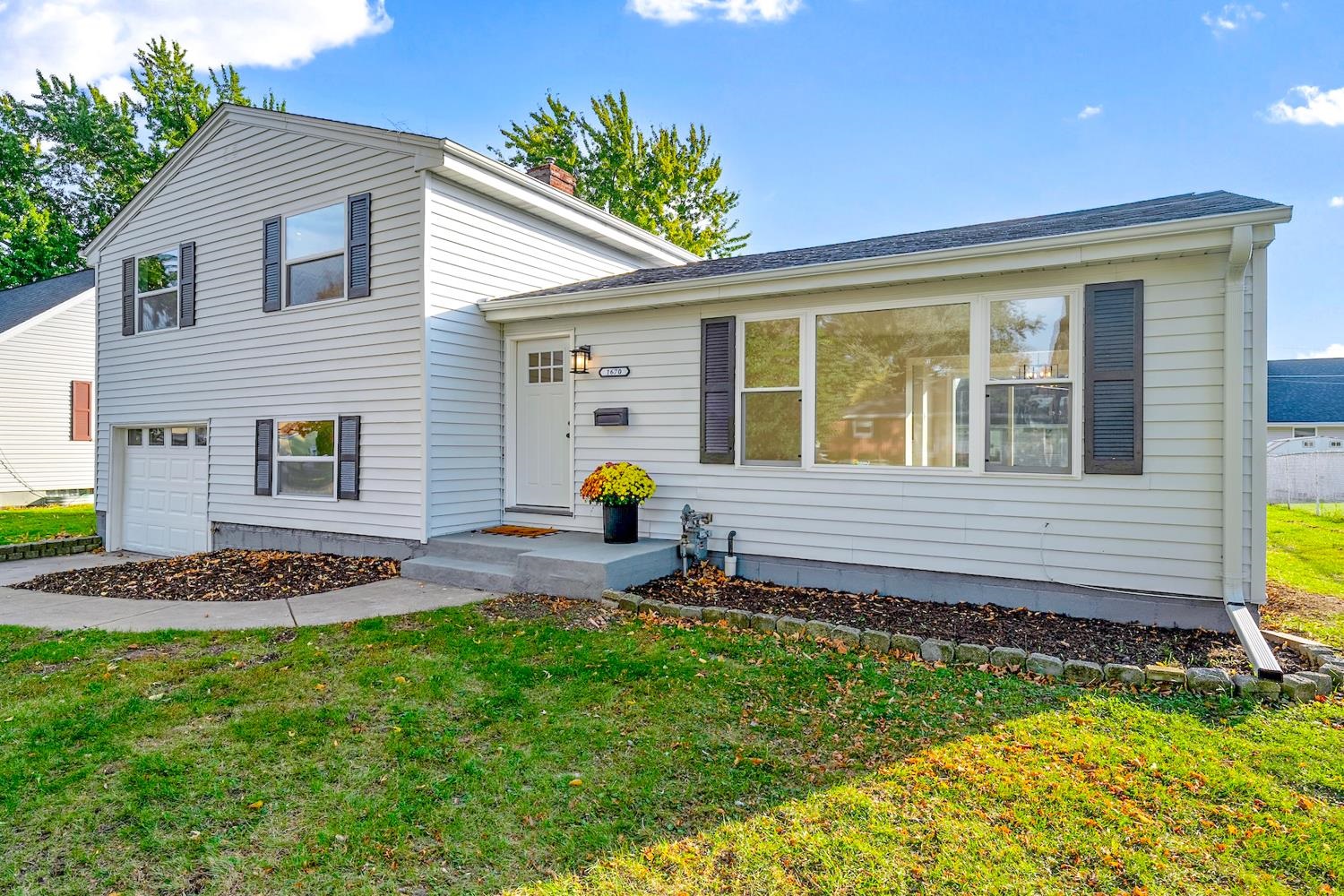 1670 DEBRA Lane property preview photograph