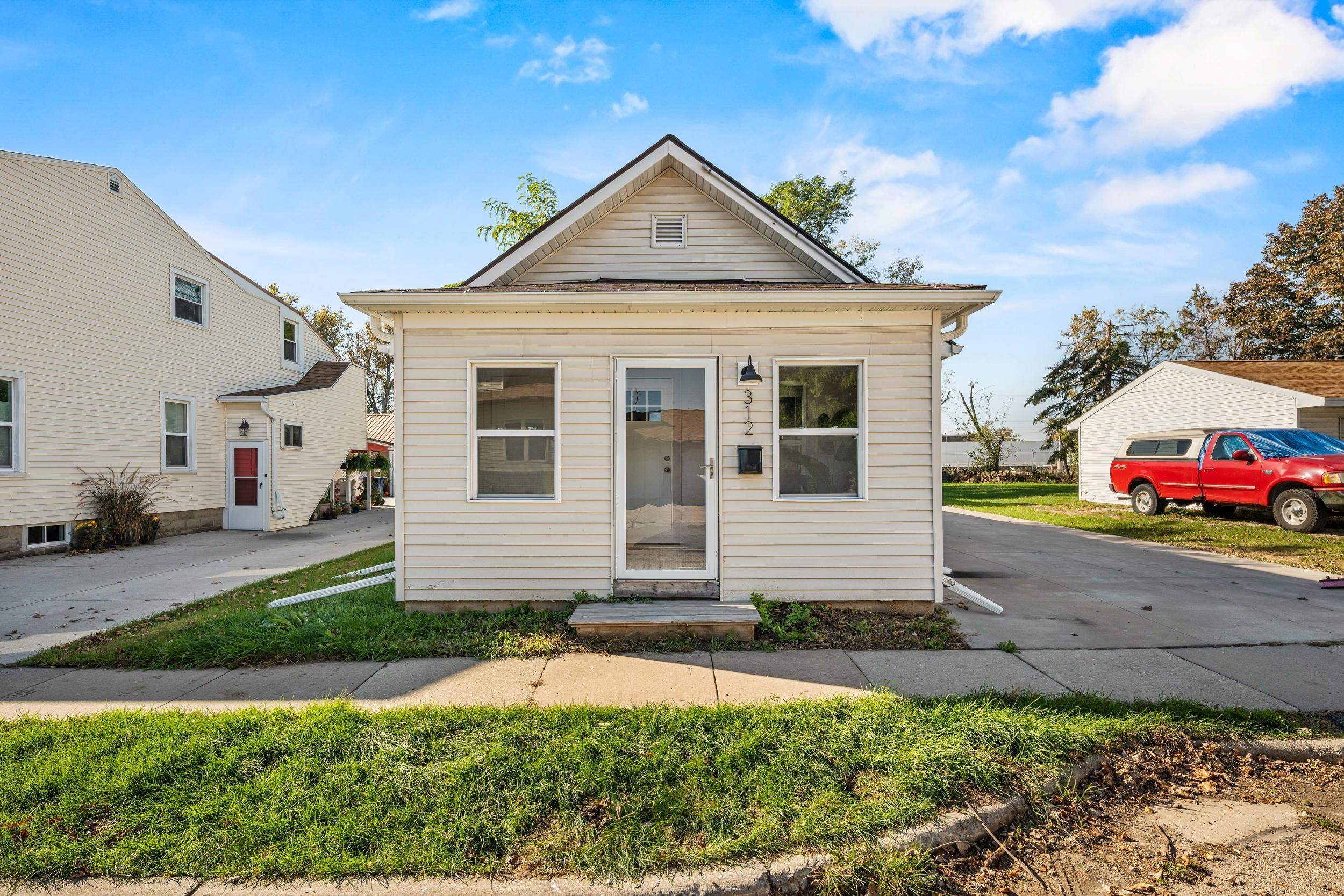 312 POLONIA Street property preview photograph