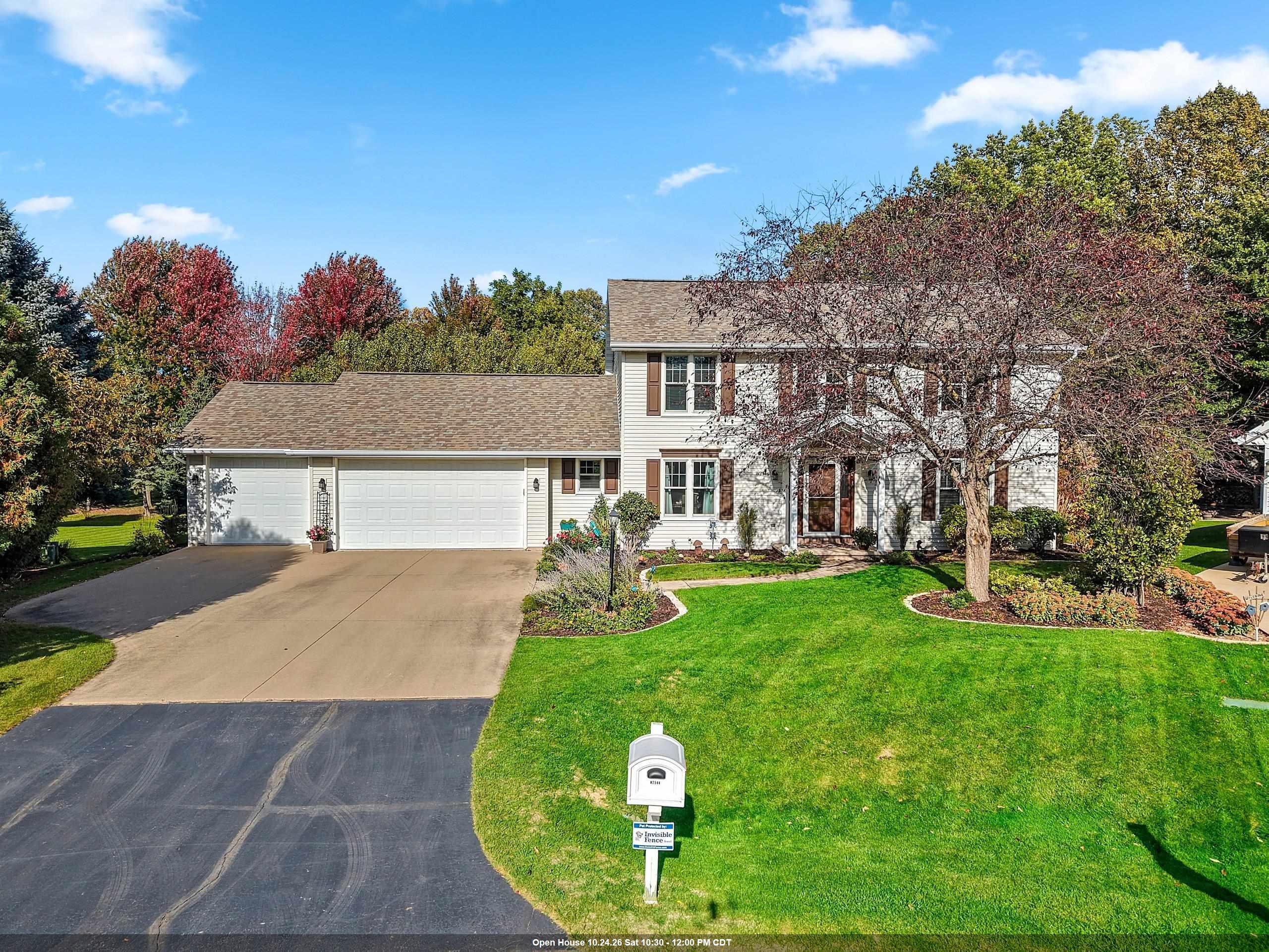 W2544 BROOKMEADOW Court property preview photograph