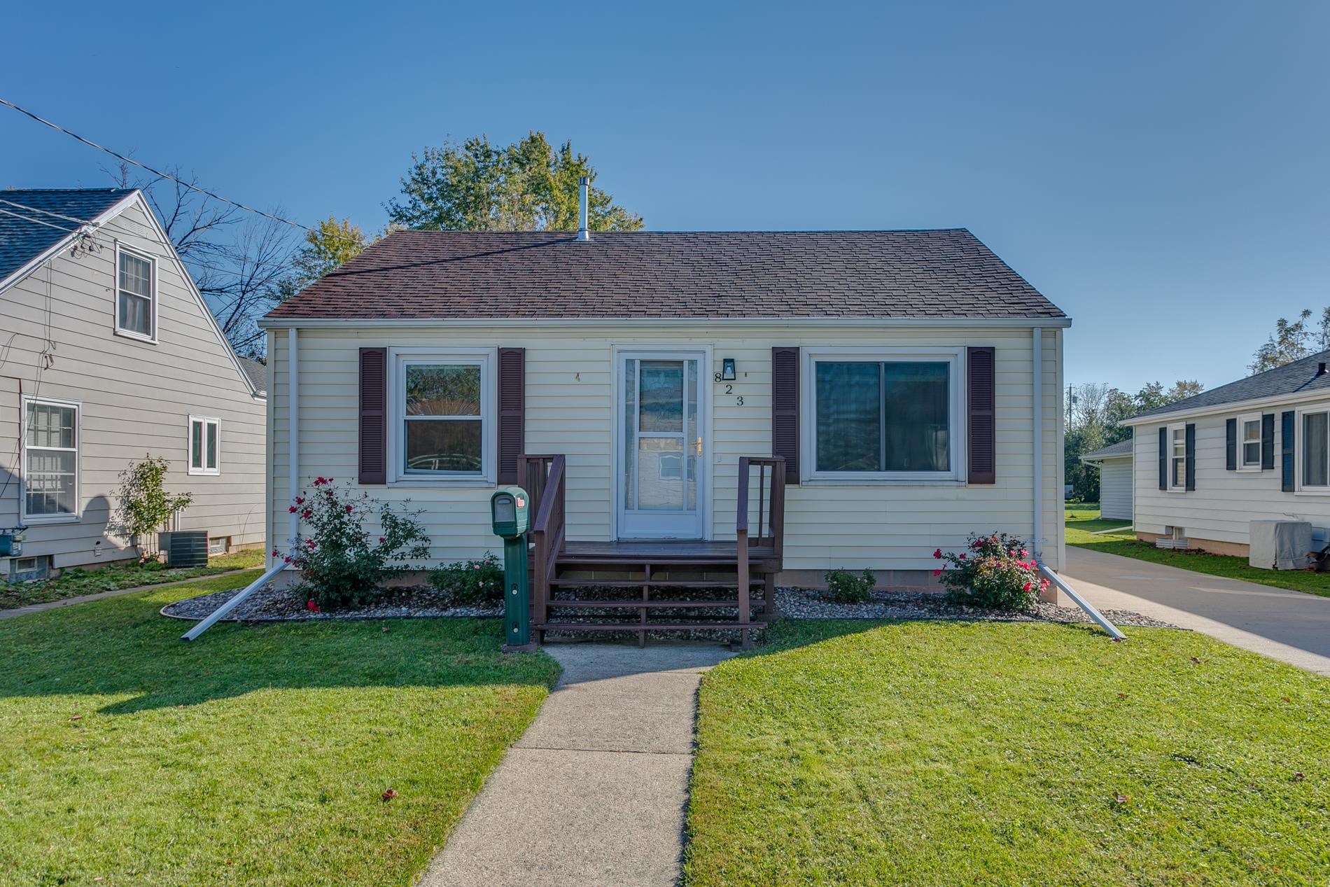 823 MARTIN Street property preview photograph