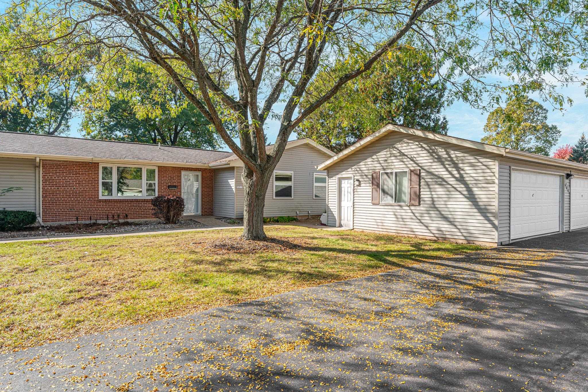 1025 S WEST Court property preview photograph
