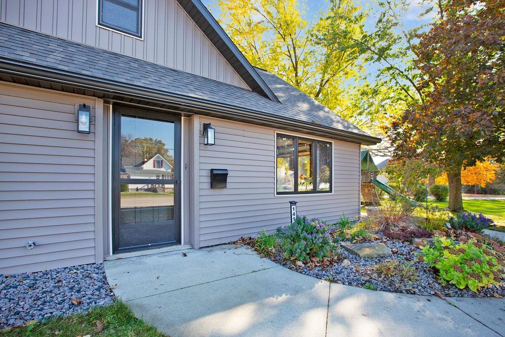 1410 GREEN BAY Road property preview photograph