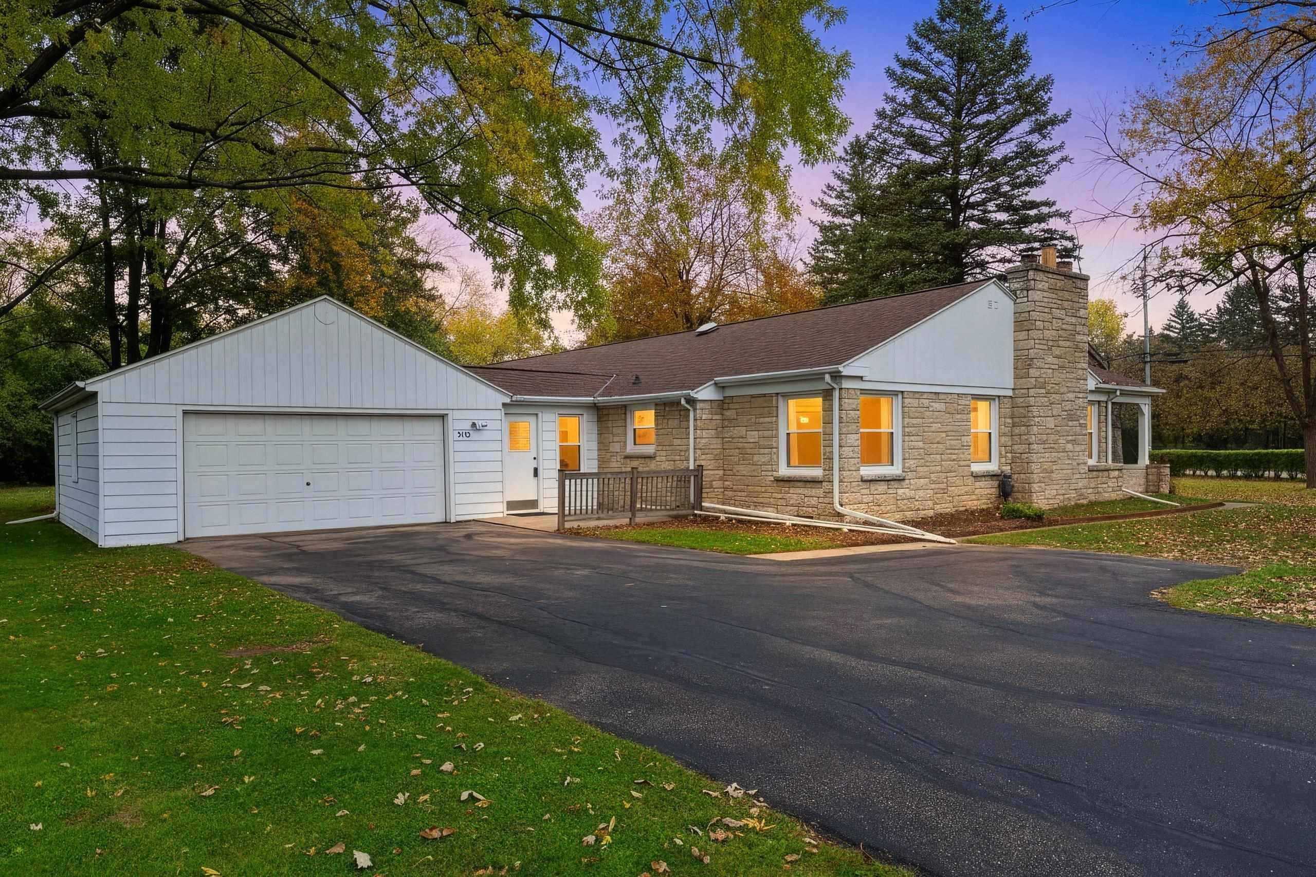 1636 LOST DAUPHIN Road property preview photograph