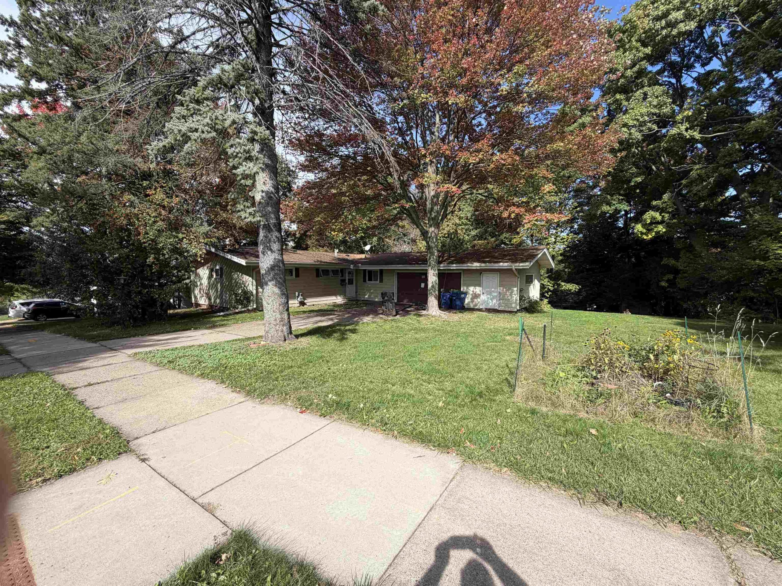 926 NINA Avenue property preview photograph