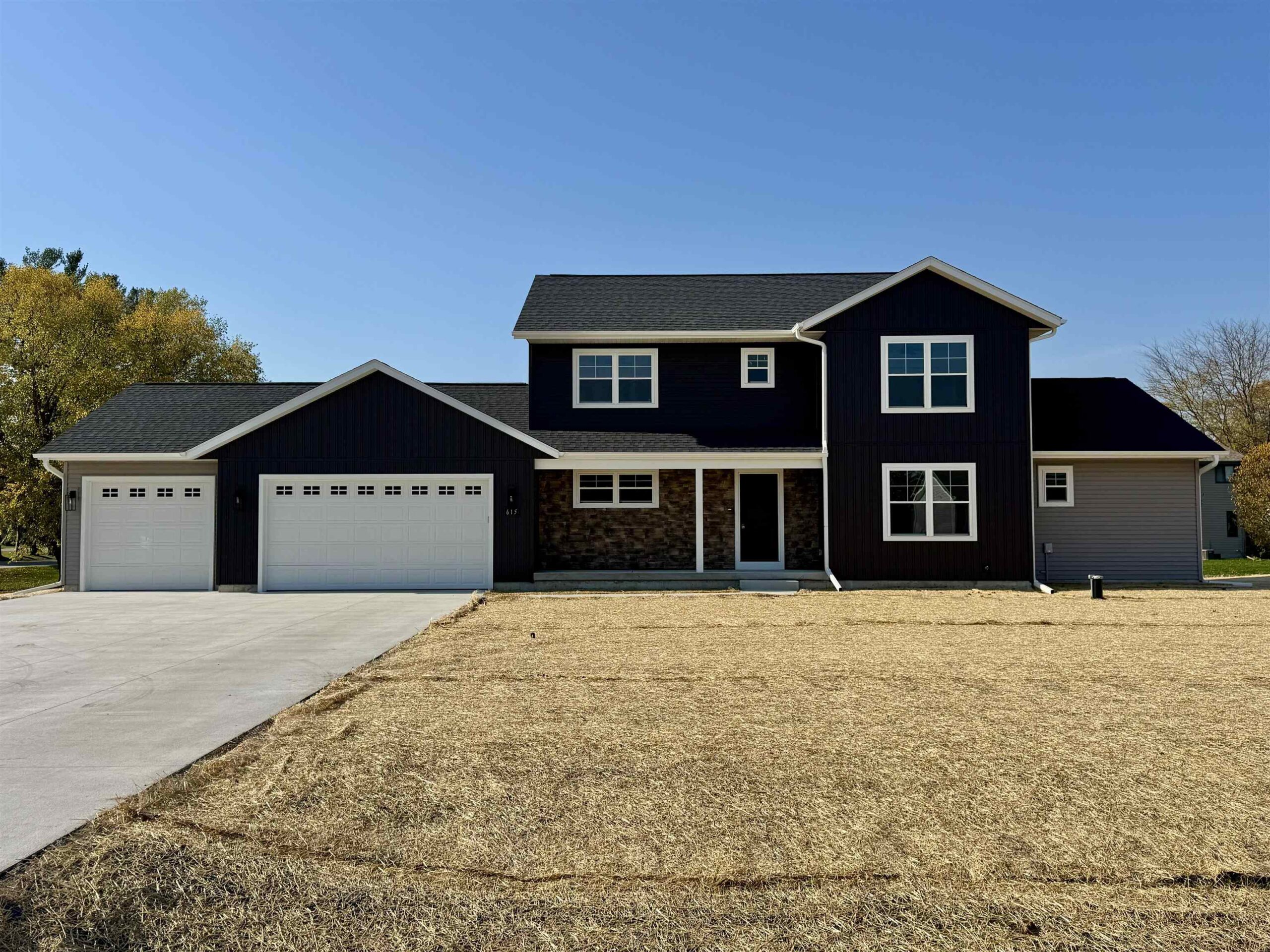 615 OAK Street property preview photograph