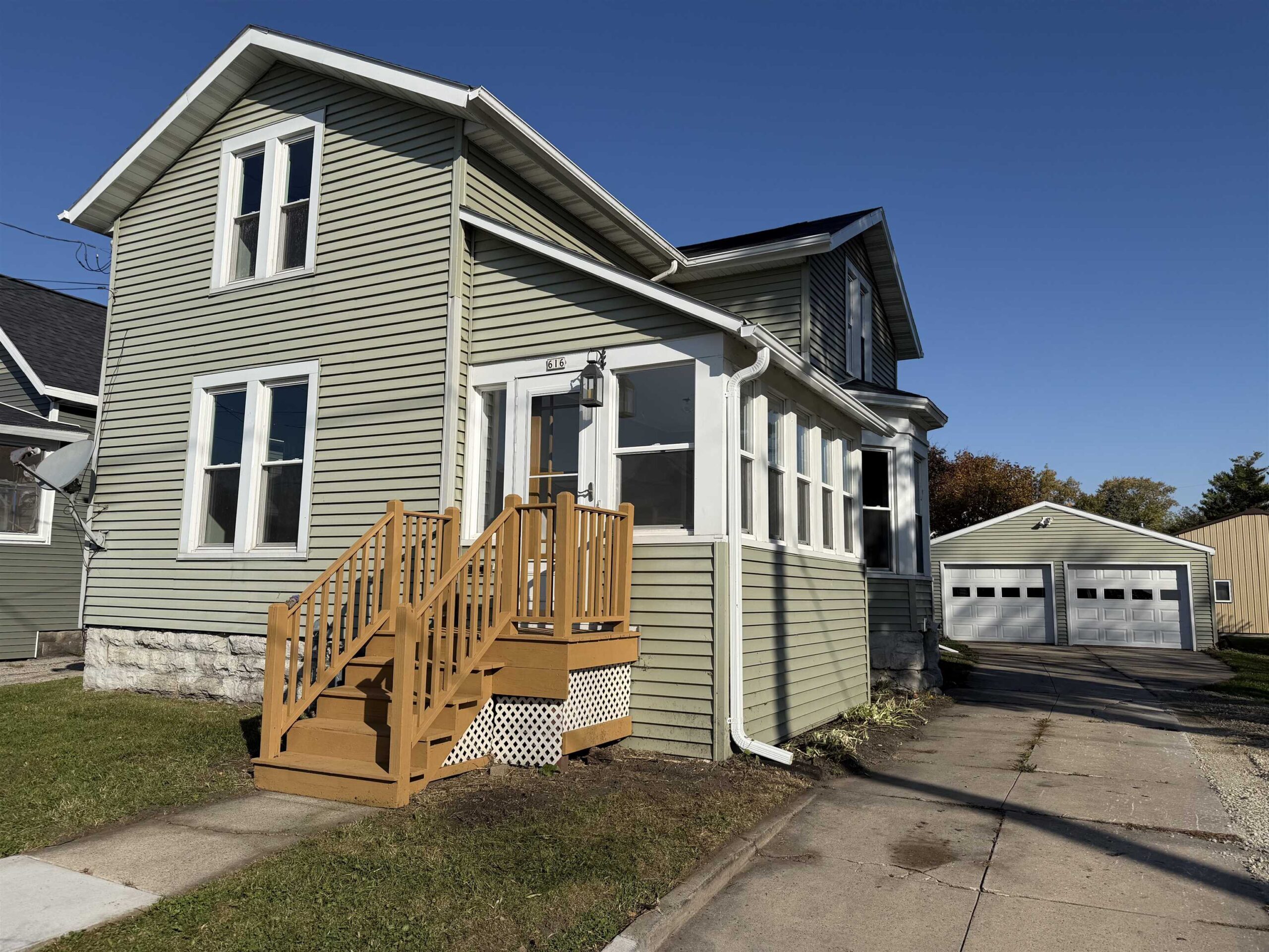 616 BAY SHORE Drive property preview photograph