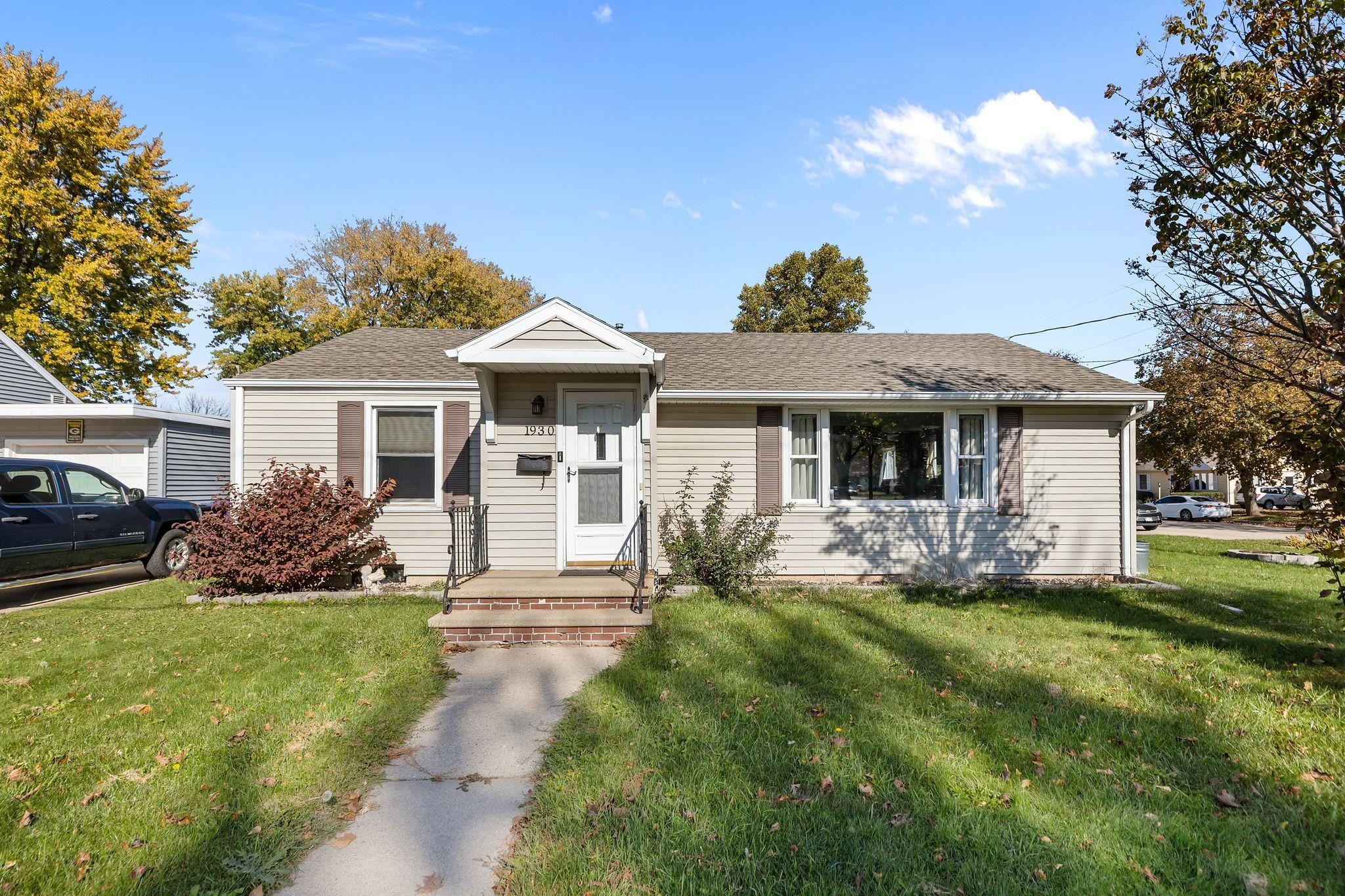 1930 E COLLEGE Avenue property preview photograph