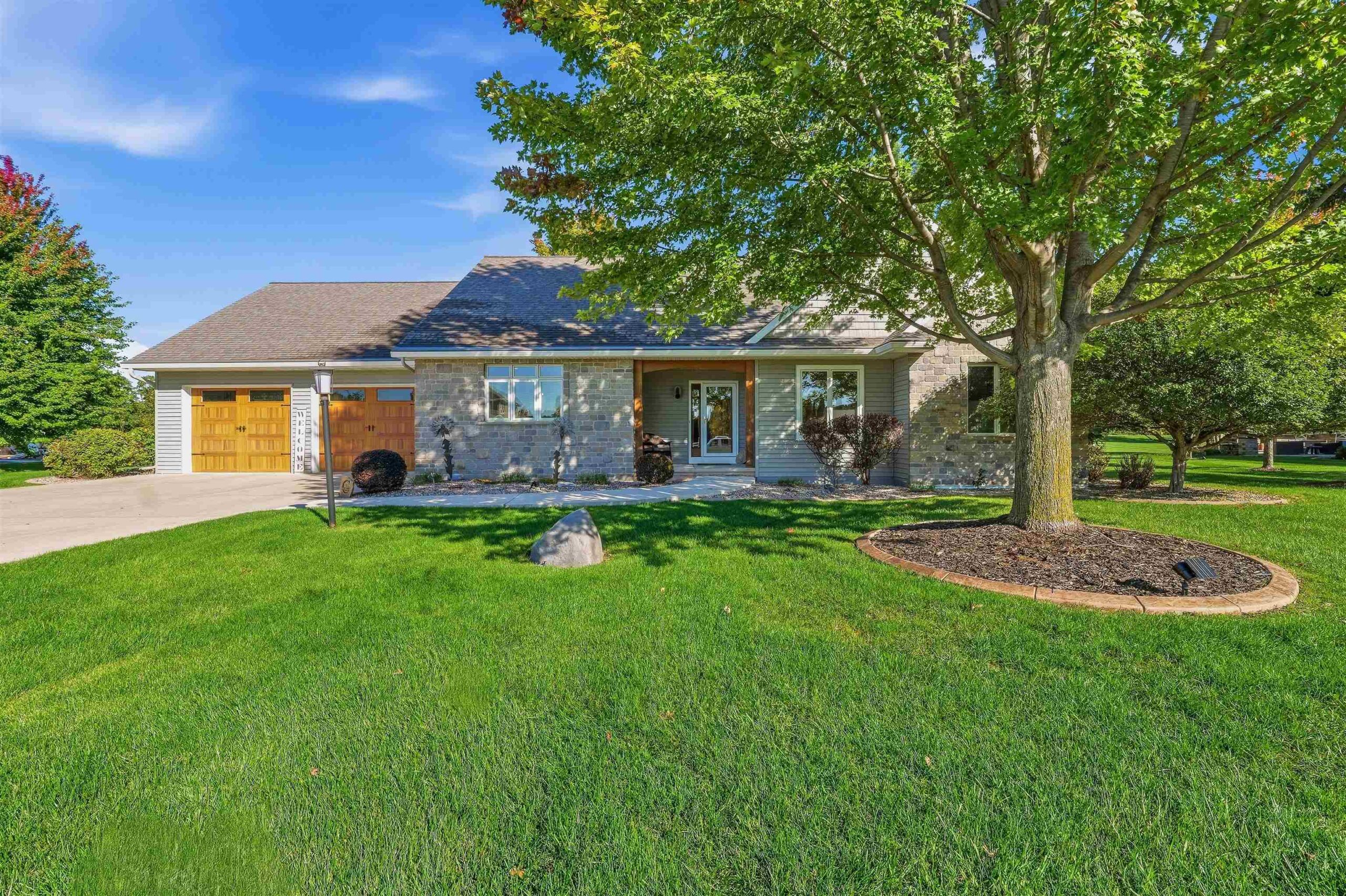 N5567 DENEVEU Lane property preview photograph
