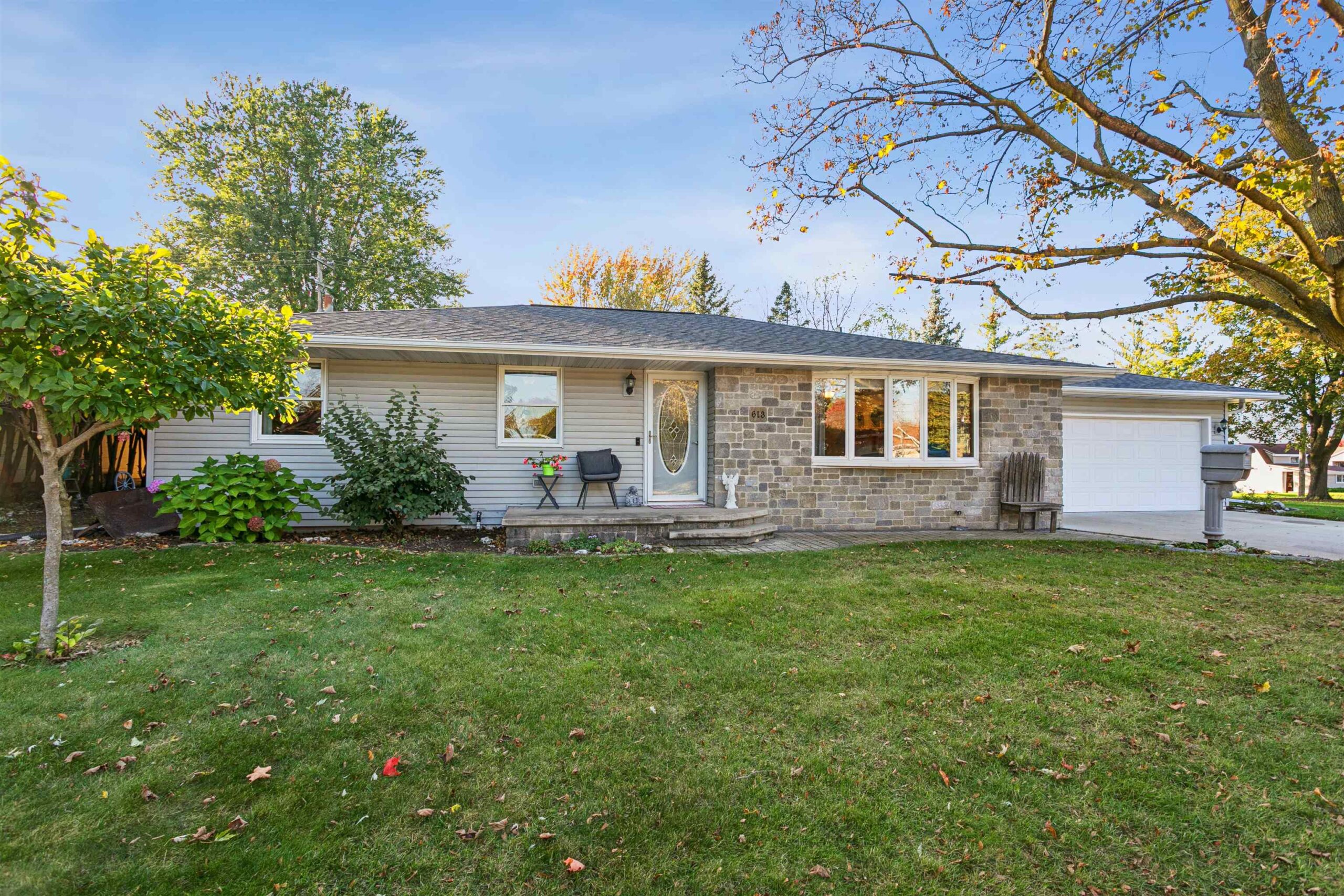 613 SUNSET Avenue property preview photograph
