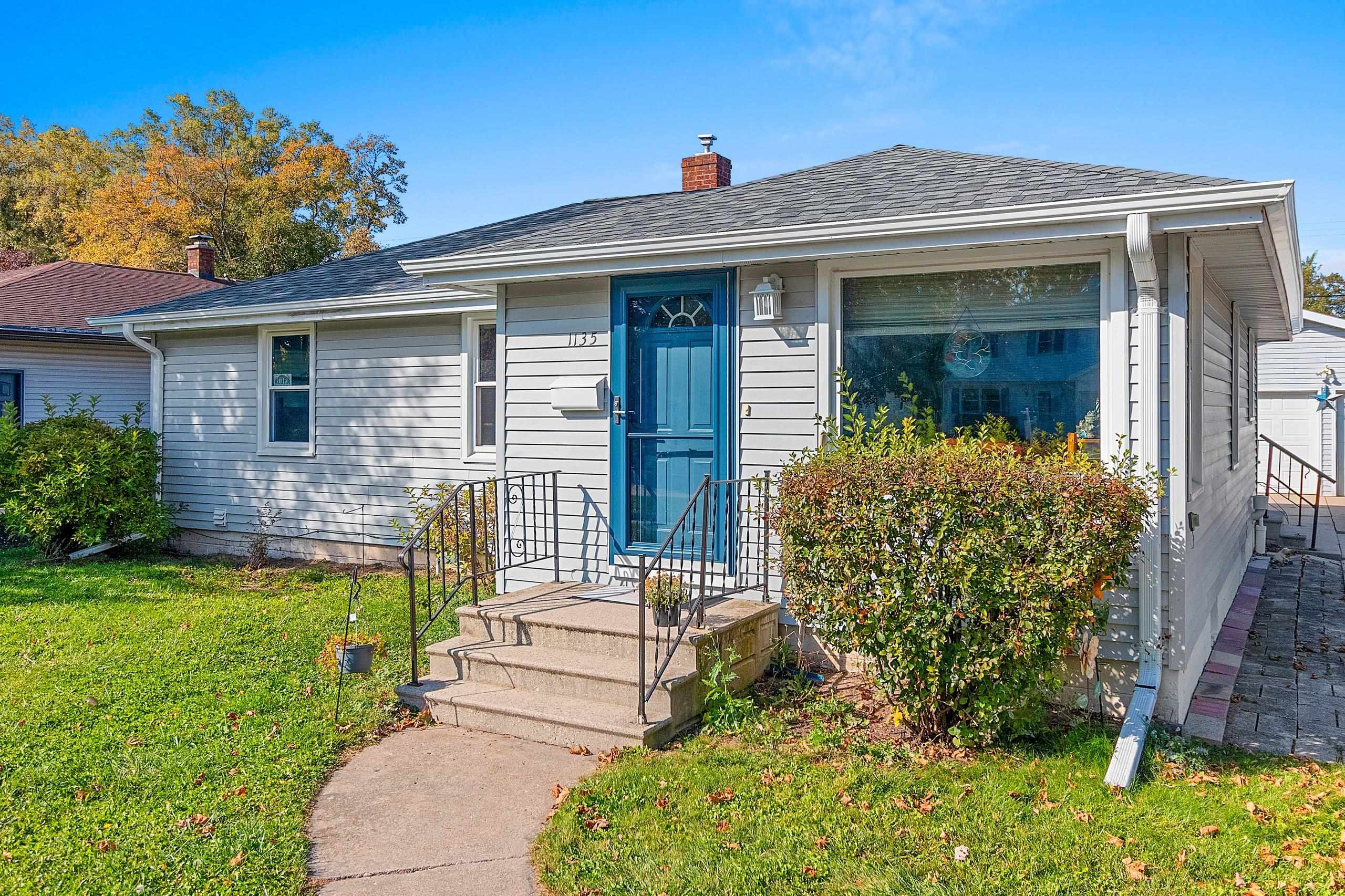 1135 N LOCUST Street property preview photograph