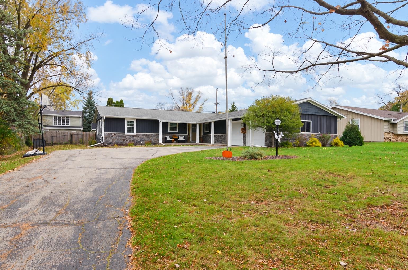 190 ST MARYS Boulevard property preview photograph