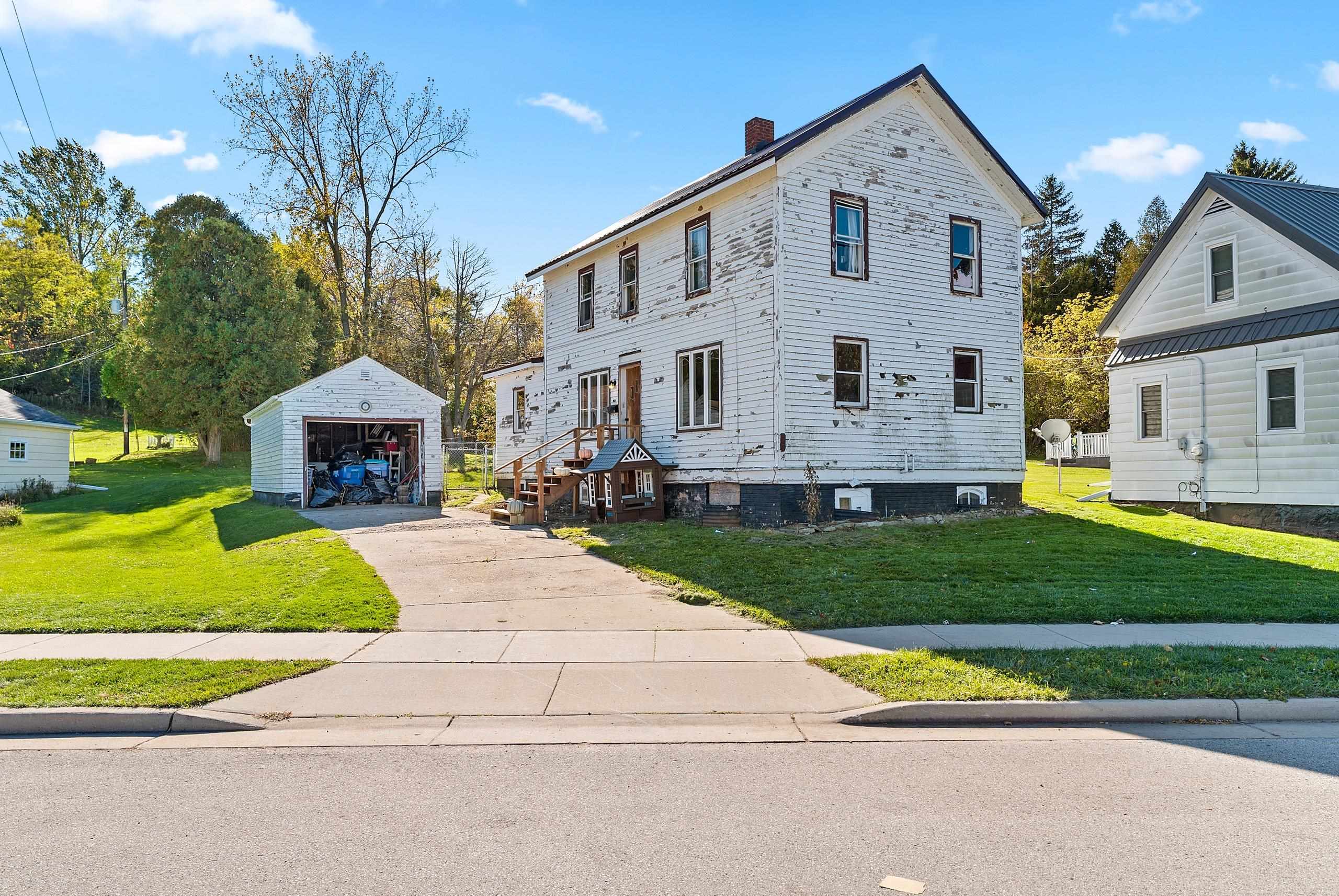 812 RIVER Road property preview photograph