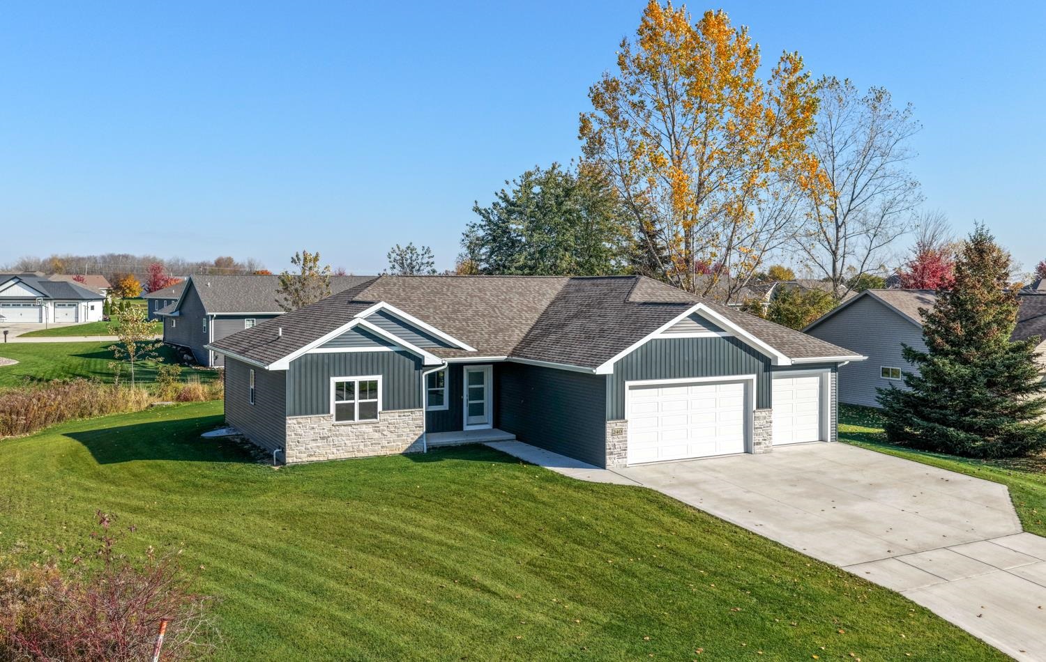 240 FAIRWAY Drive property preview photograph