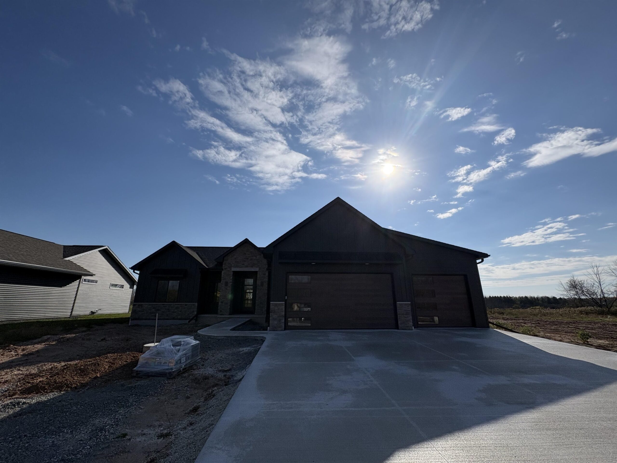 2994 CREEKWOOD Drive property preview photograph