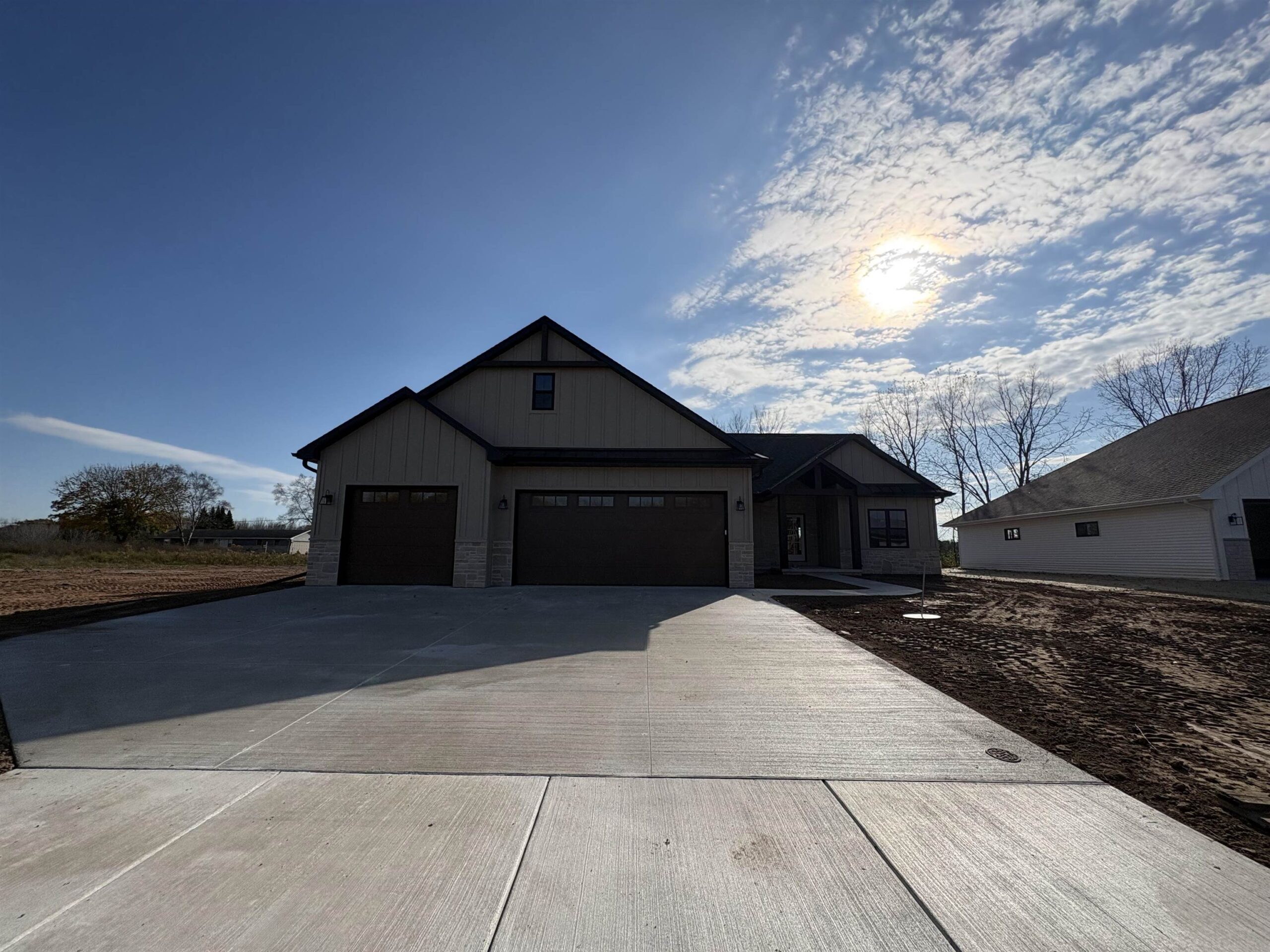 2988 CREEKWOOD Drive property preview photograph