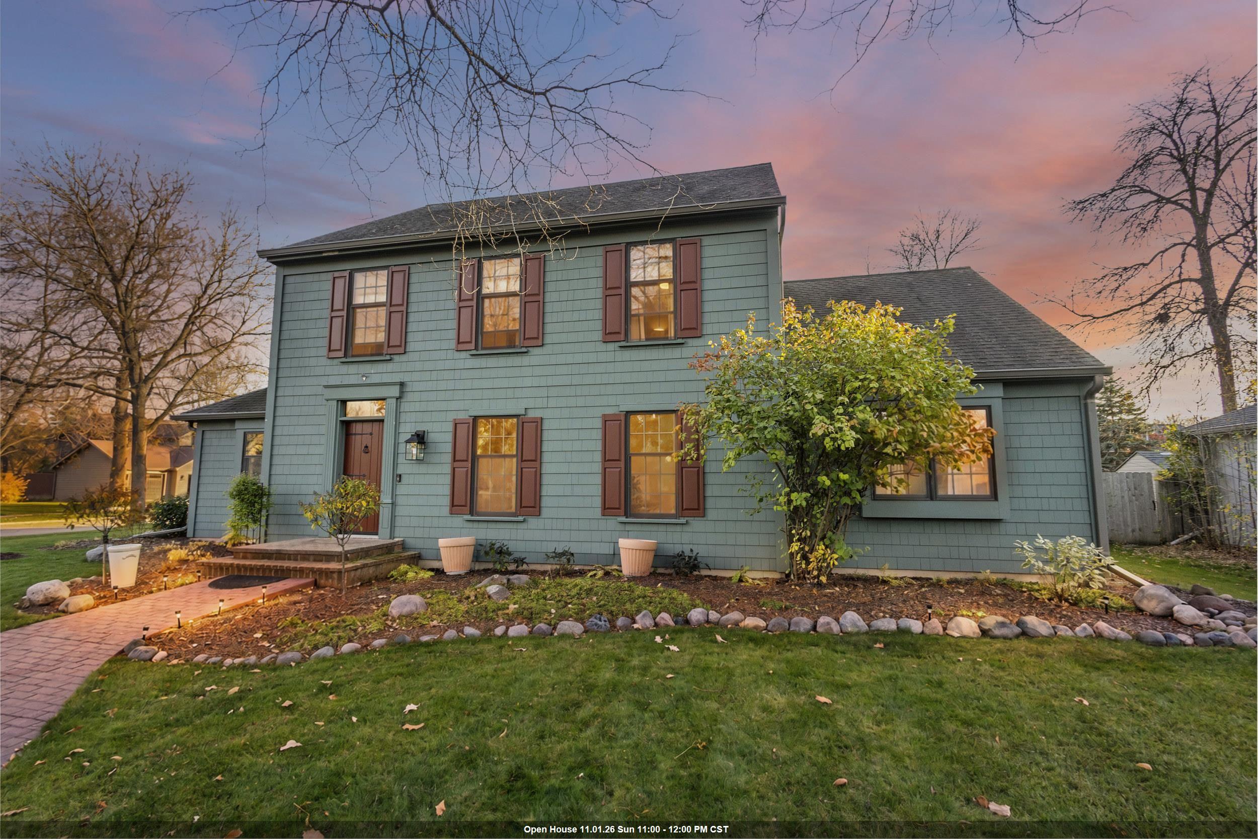 1025 E WOODCREST Drive property preview photograph