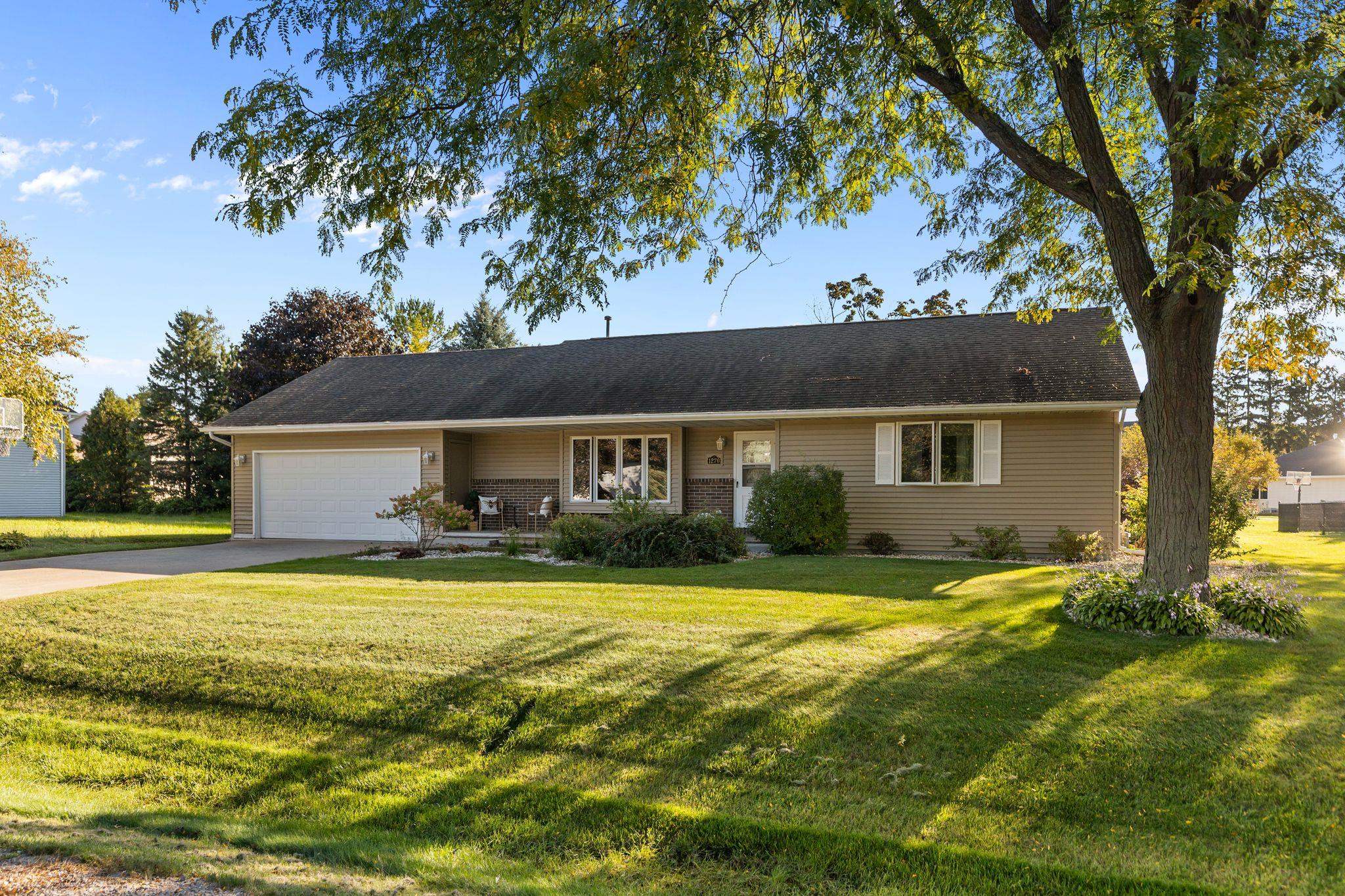 1270 SNOWDON Drive property preview photograph