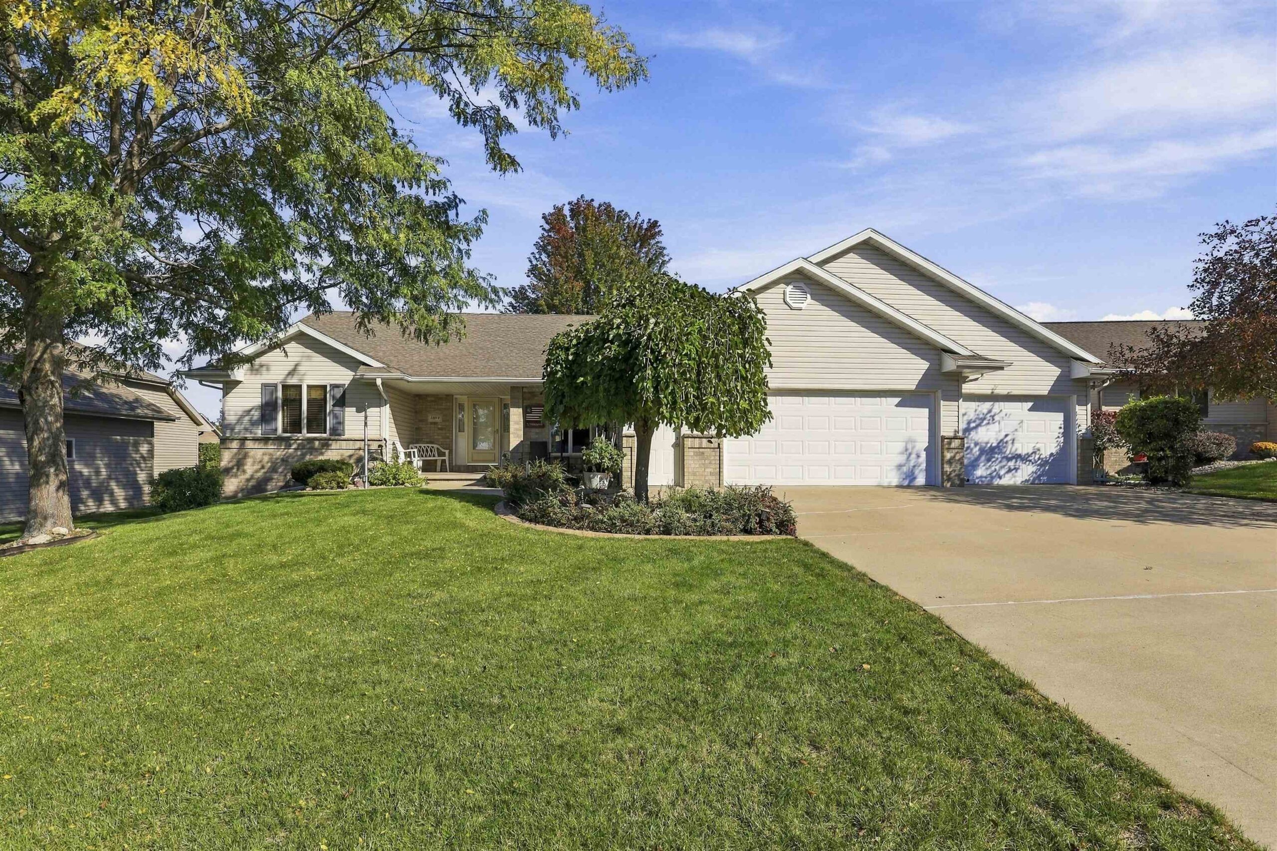 1394 W MASON RIDGE Court property preview photograph