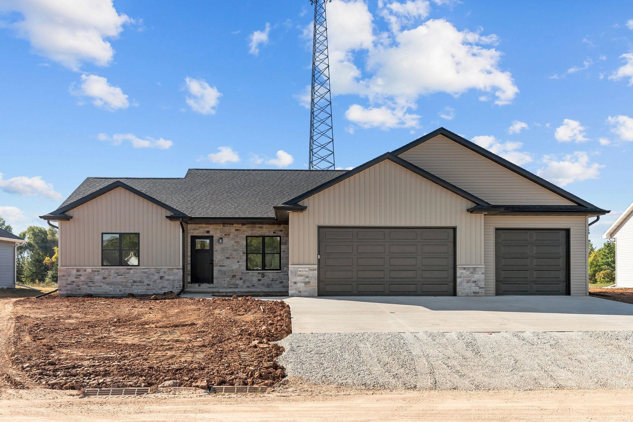 W5765 ROUNDSTONE Place property preview photograph