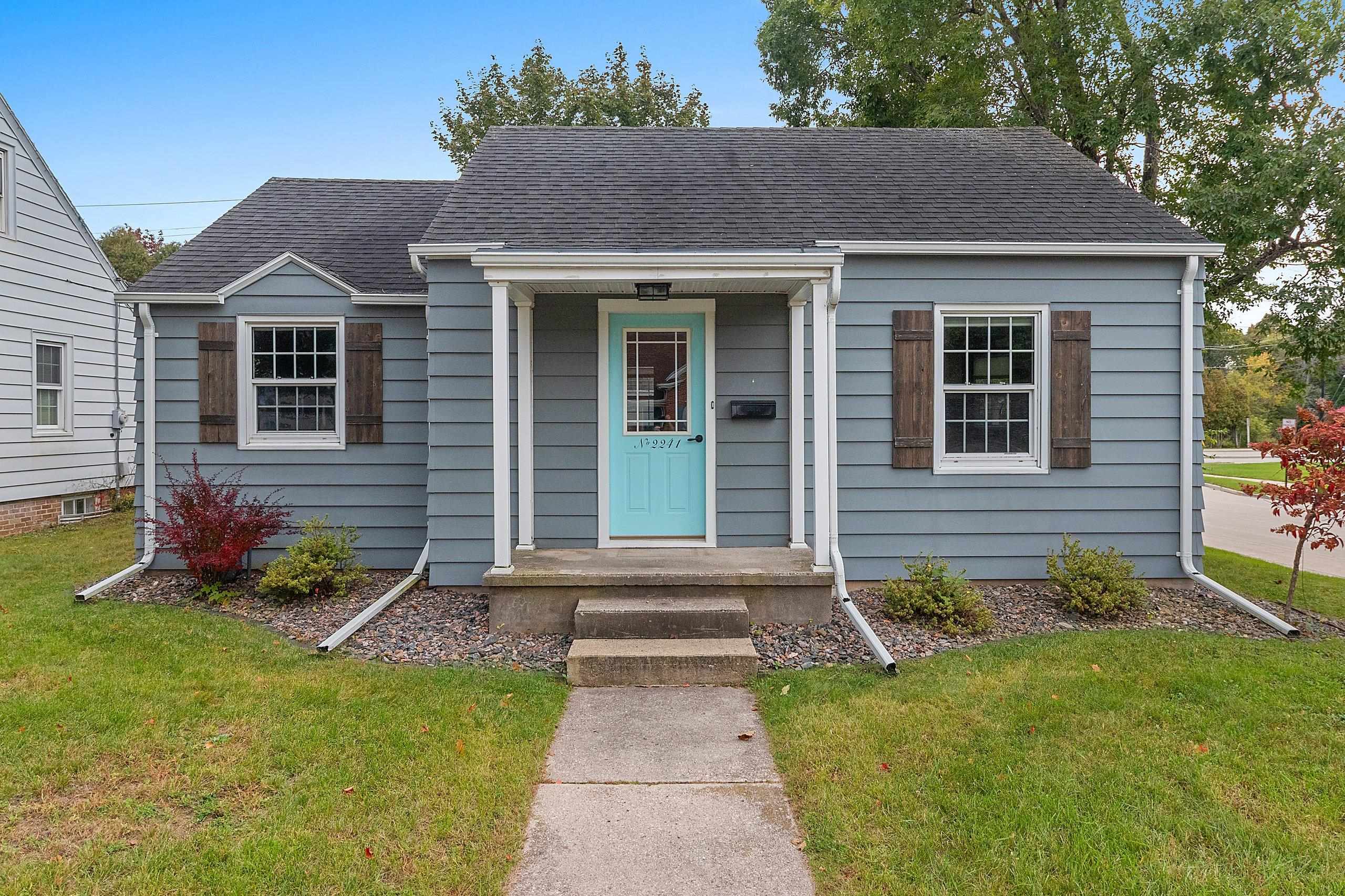 2241 LA FOLLETTE Avenue property preview photograph