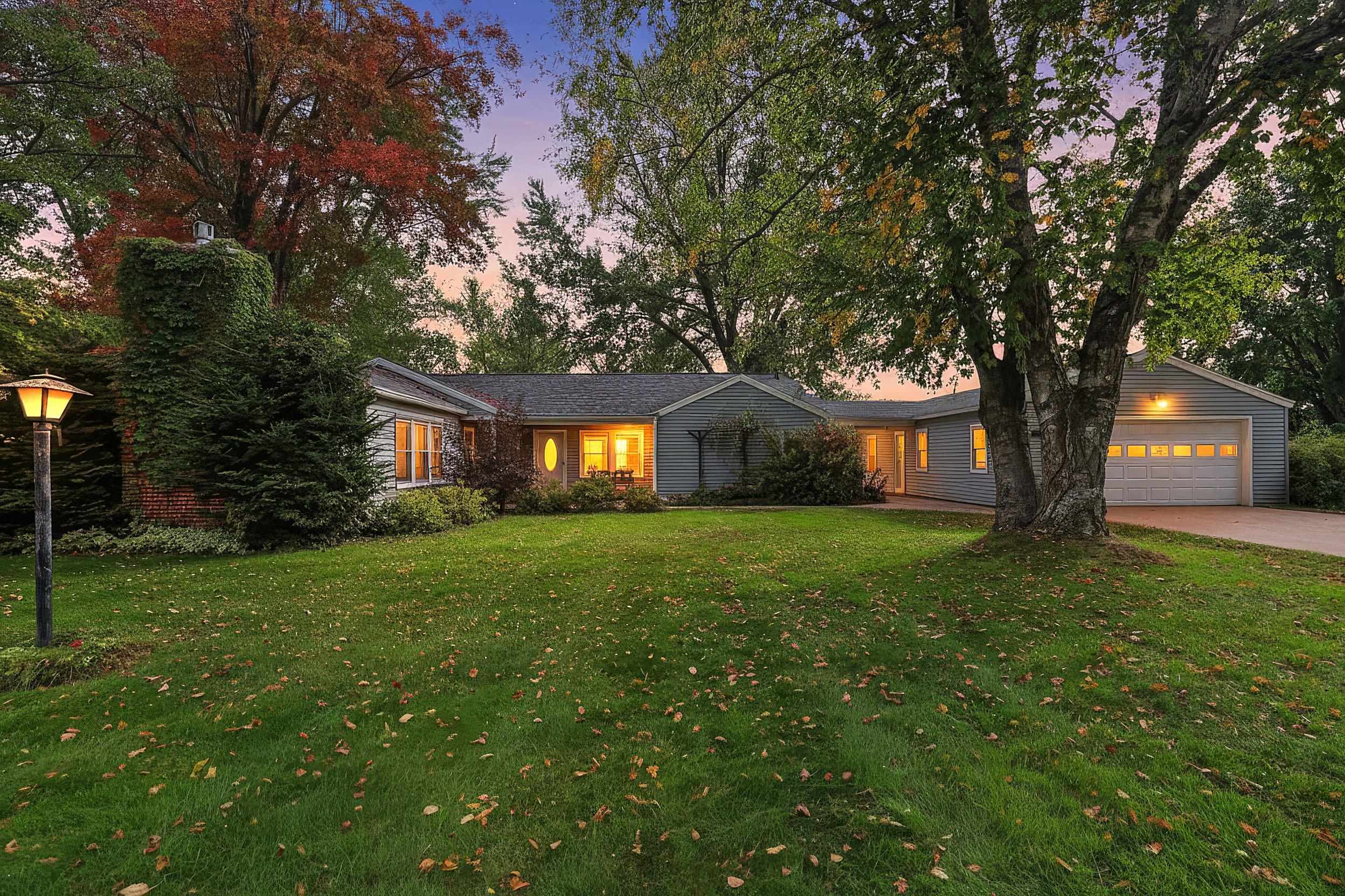 390 RIVER Heights property preview photograph